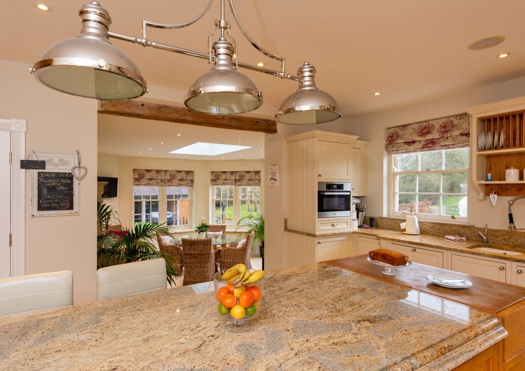 Property photo 3 of 26 Kitchen