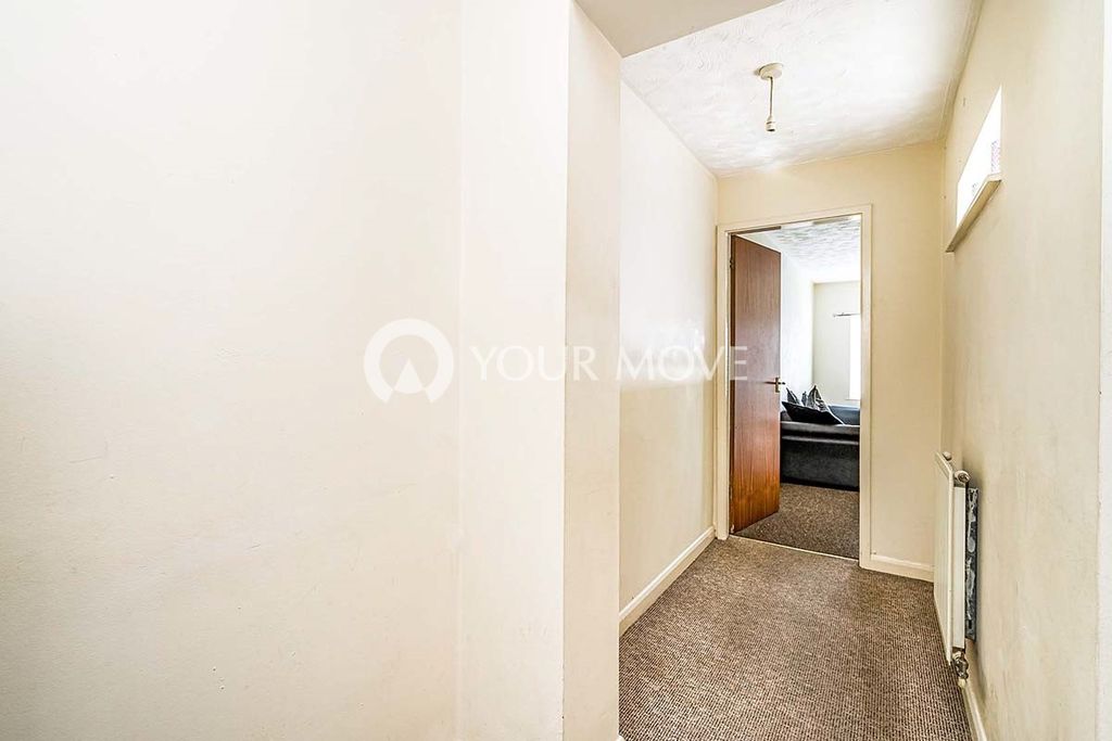 Property photo 2 of 8 Hallway