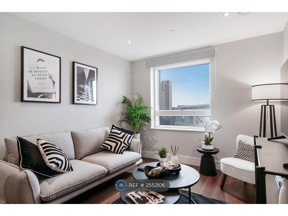 Property photo 2 of 15 Stunning Lounge Area