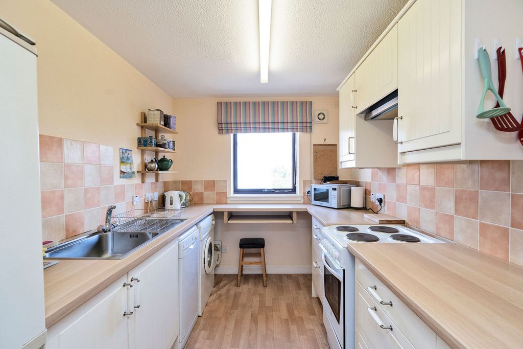 Property photo 3 of 39