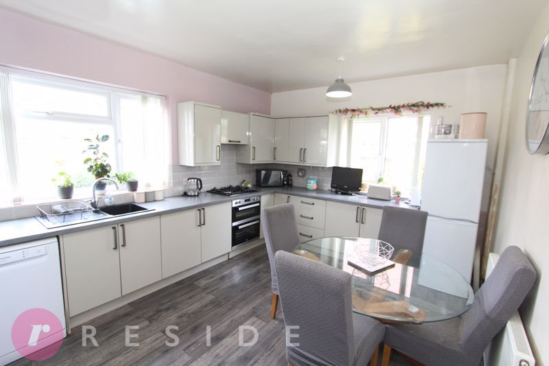 Property photo 3 of 10 Dining Kitchen