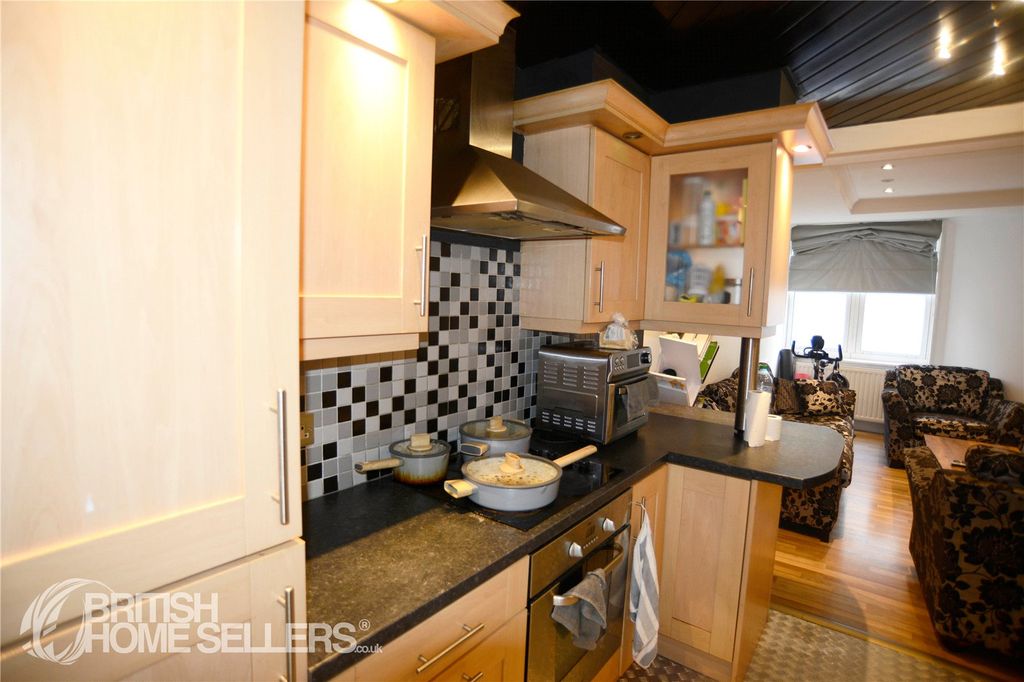 Property photo 3 of 20 Picture No. 21