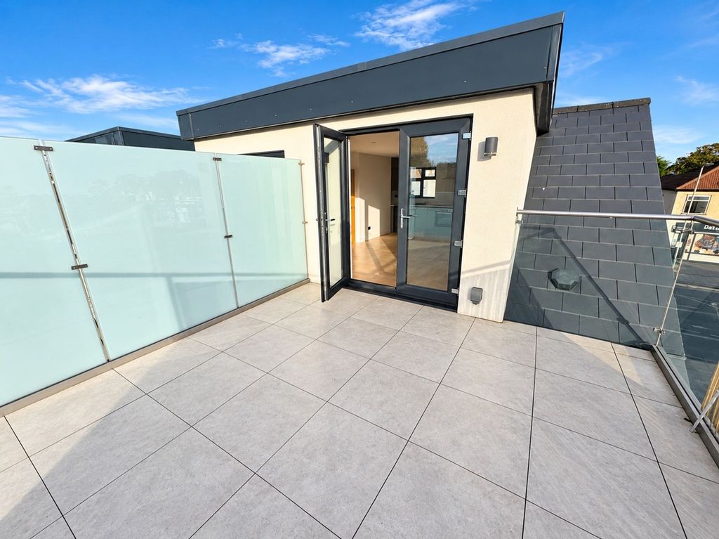 Property photo 1 of 11 Balcony