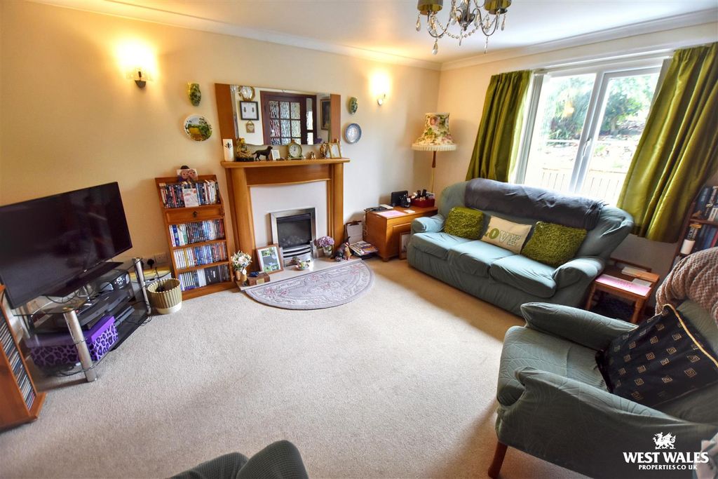 Property photo 2 of 21 7 (25).Jpg