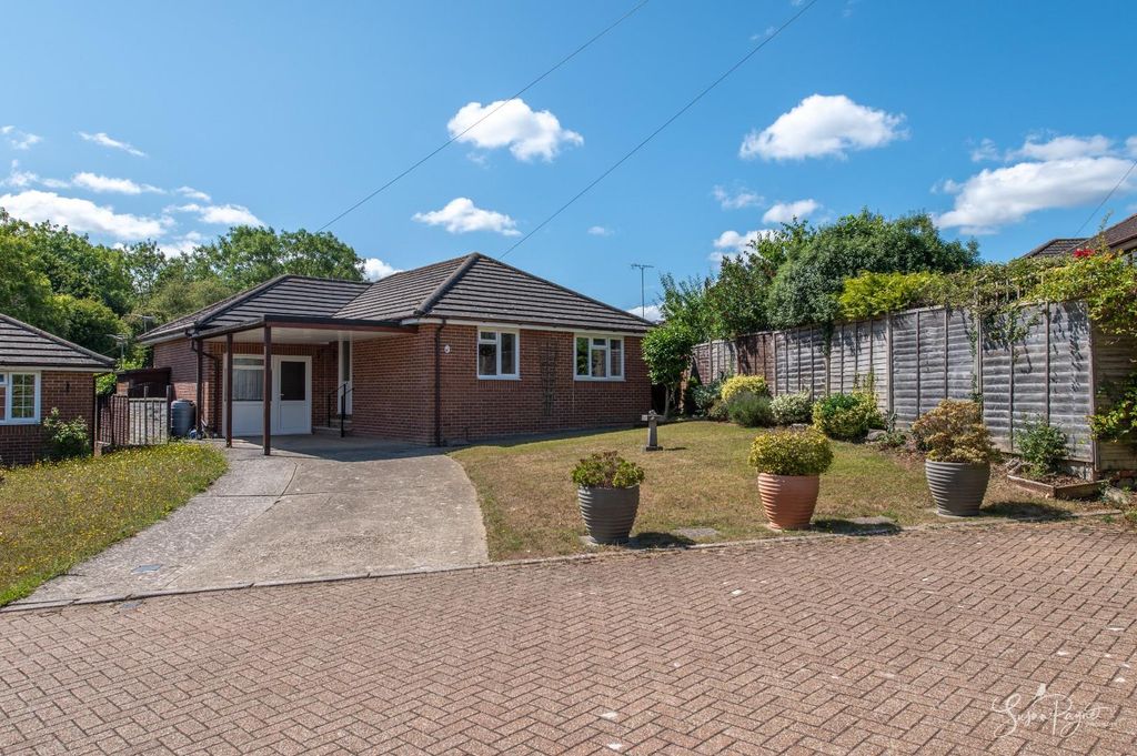 Property photo 1 of 26 Welcome To 14 Solent Gardens