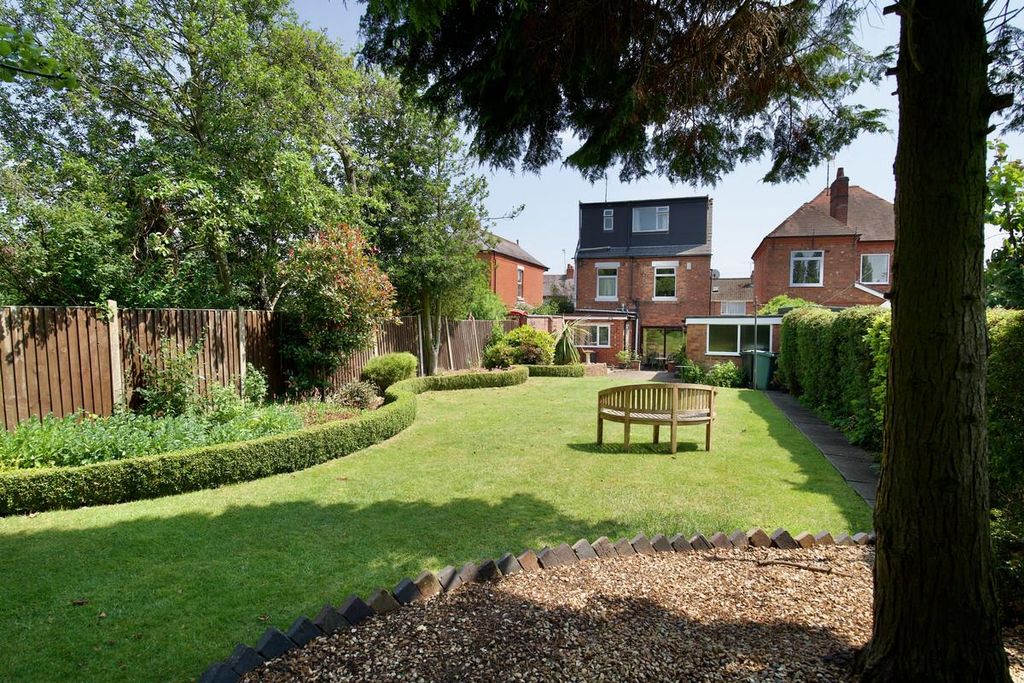 Property photo 2 of 37