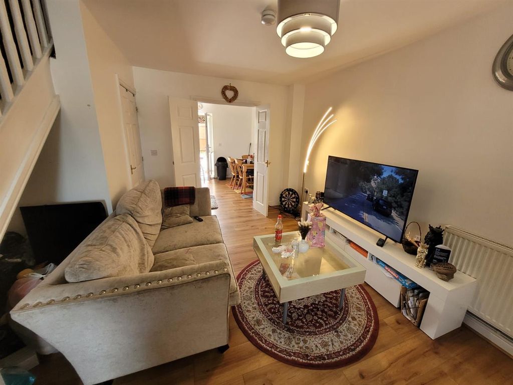 Property photo 2 of 5 3 High Street, Hurley Inspection-Images-16.Jpg