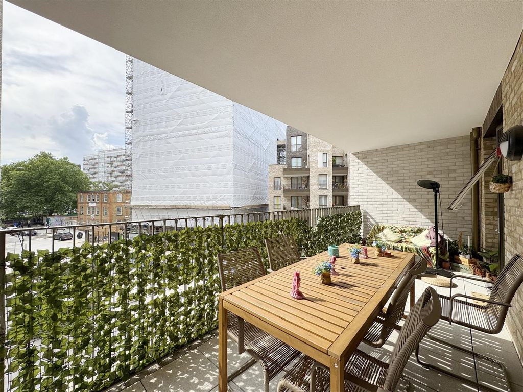 Property photo 2 of 25