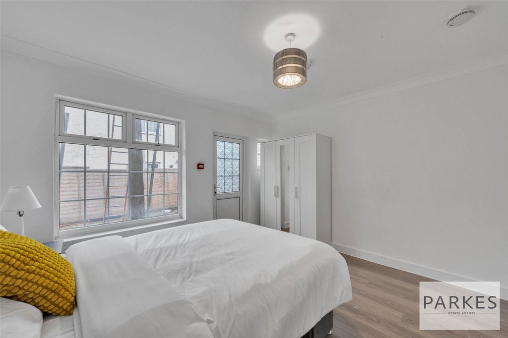 Property photo 2 of 9 Picture No. 03