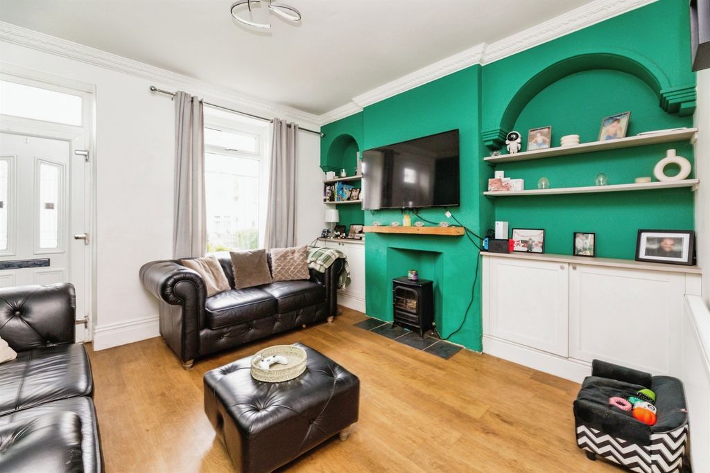 Property photo 2 of 13