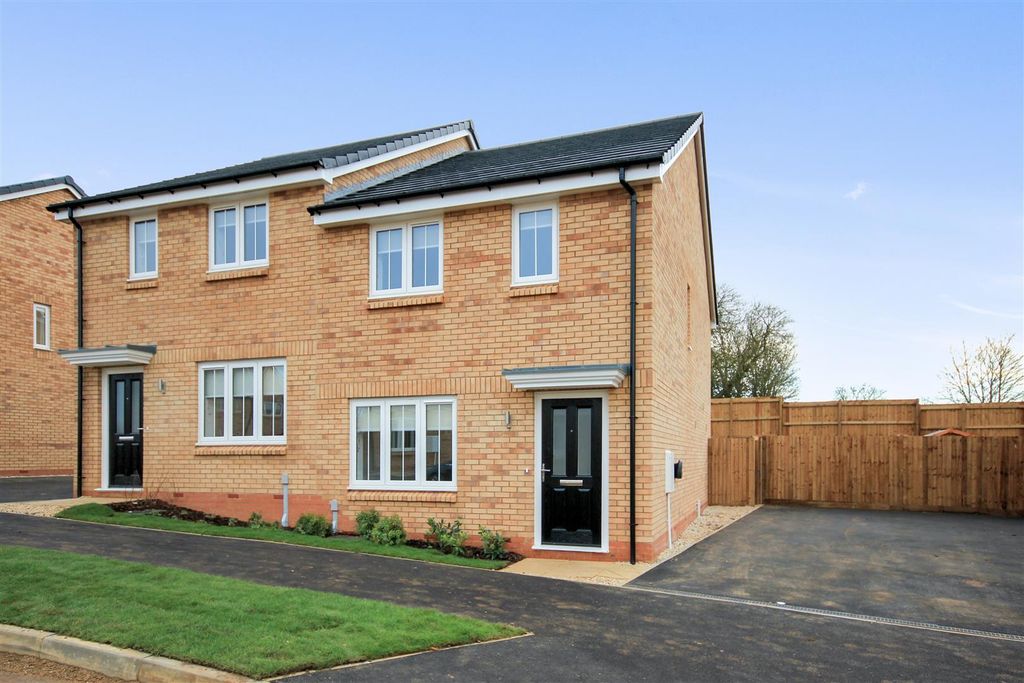 Property photo 1 of 12 12 Sickle Front.Jpg