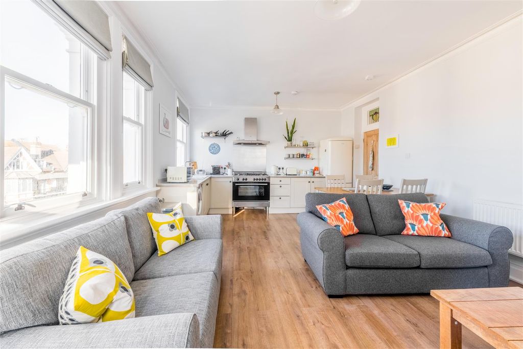 Property photo 2 of 21 Flat 3, 1 Sackville Gardens-11.Jpg