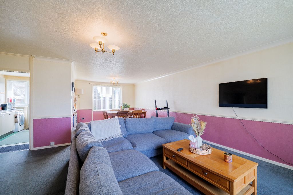Property photo 2 of 12 5522733