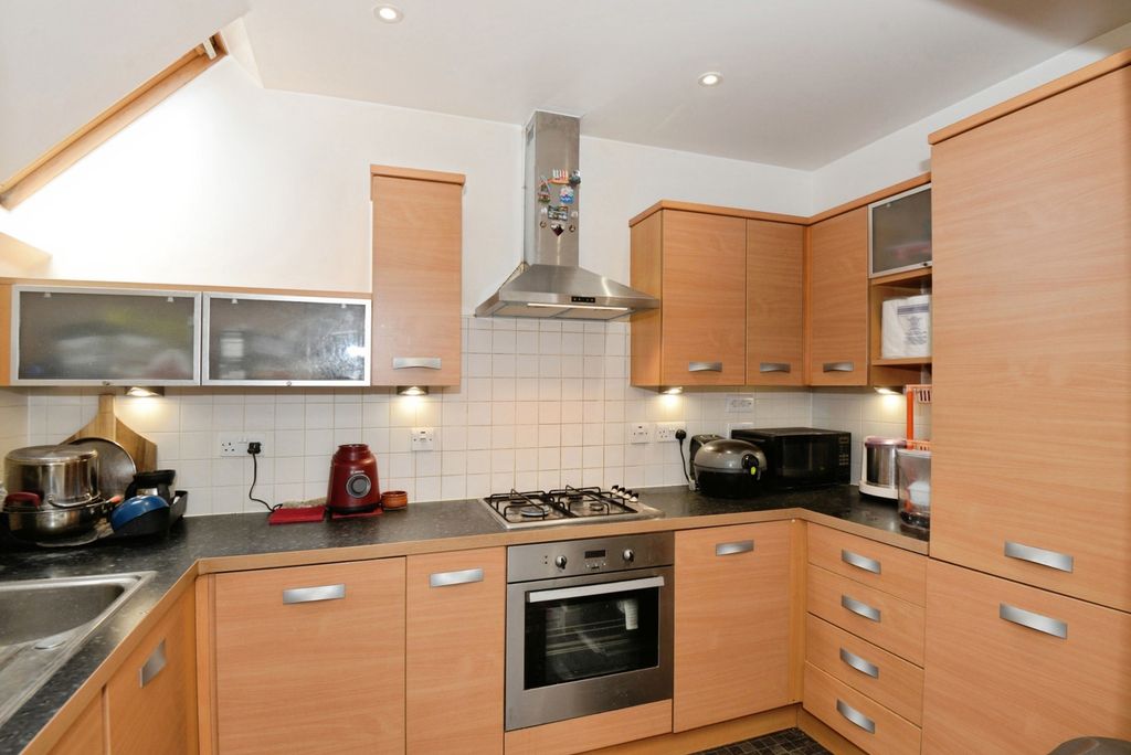 Property photo 3 of 17 Kitchen