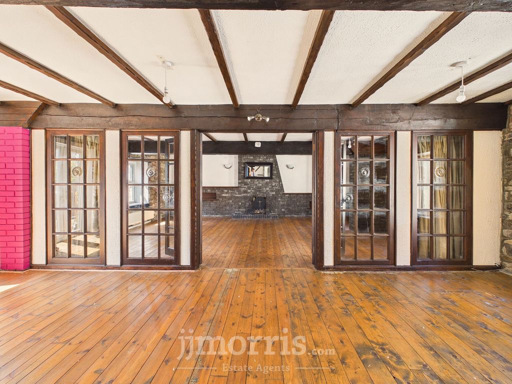 Property photo 2 of 42