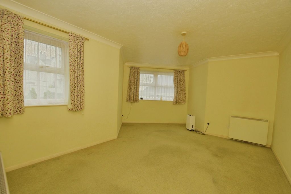 Property photo 2 of 17 Photo