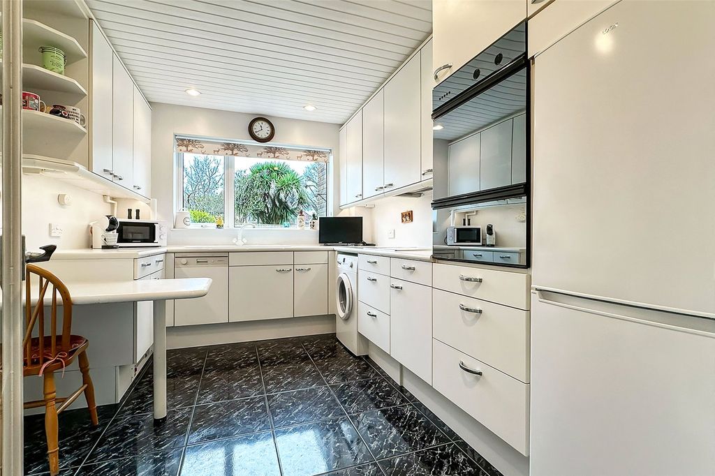 Property photo 3 of 18 Picture No. 06