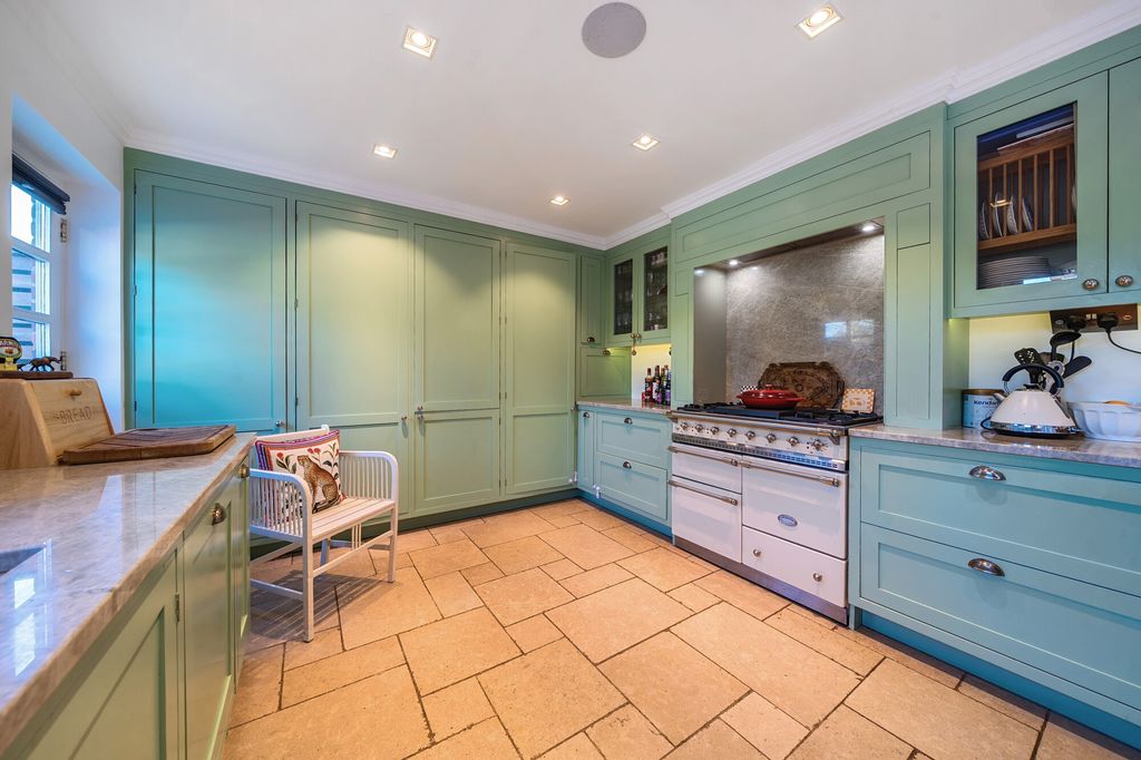 Property photo 3 of 19