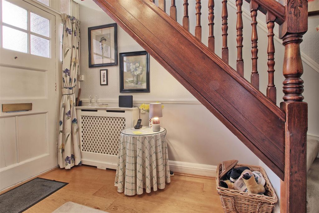 Property photo 3 of 25 Hall Way.Jpg