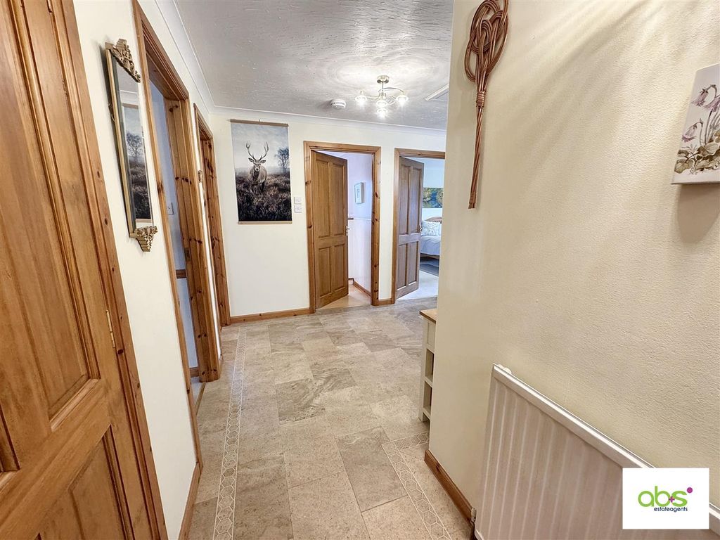 Property photo 2 of 21 Entrance Vestibule