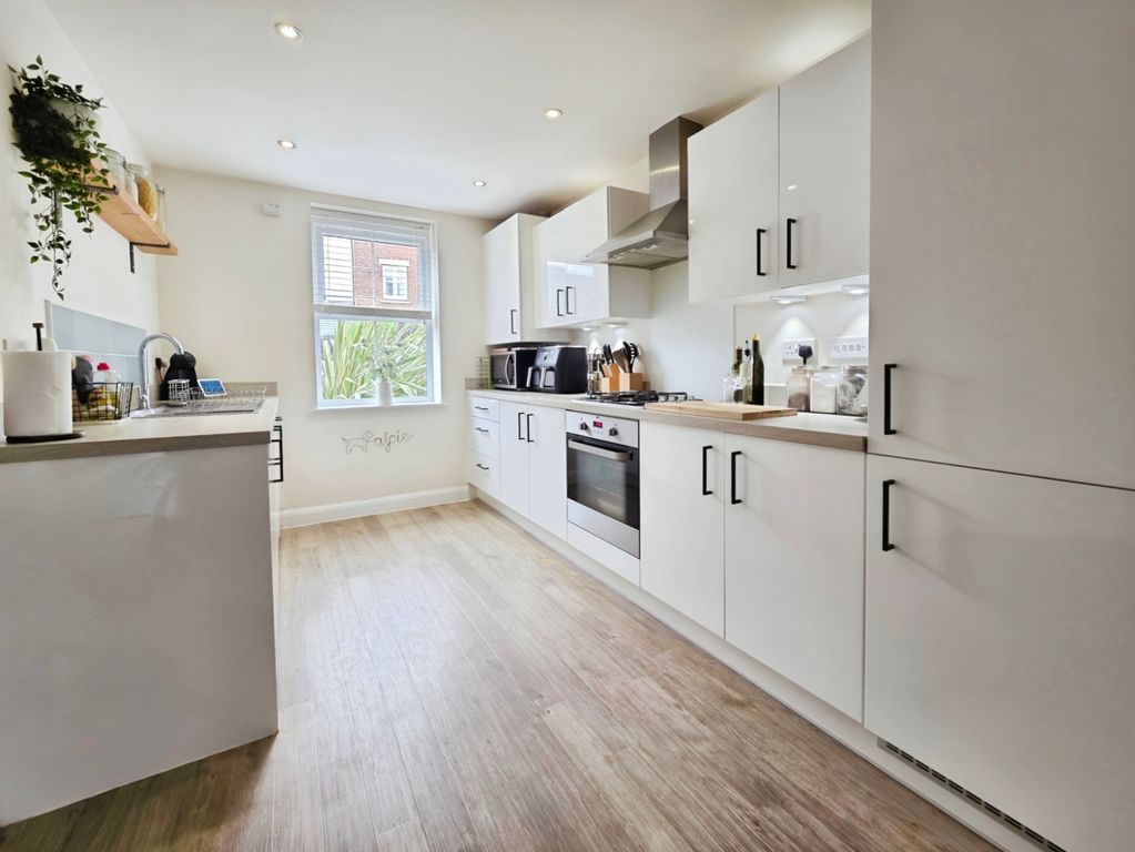 Property photo 3 of 12 Pbox-Kitchen-319854.Jpg