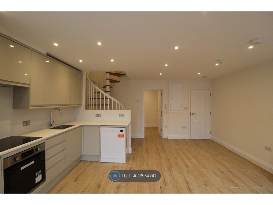 Property photo 1 of 21 Kitchen Lounge