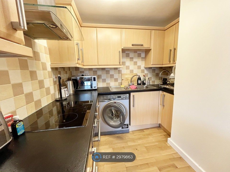 Property photo 3 of 10 Kitchen