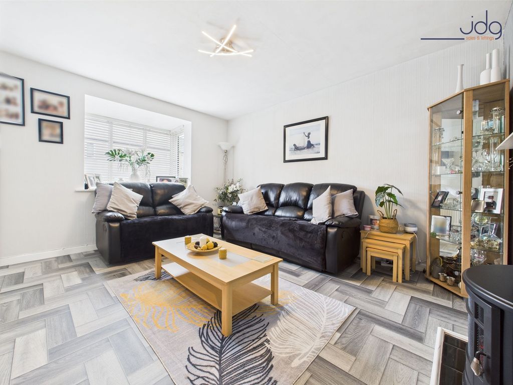 Property photo 3 of 20 Living Room