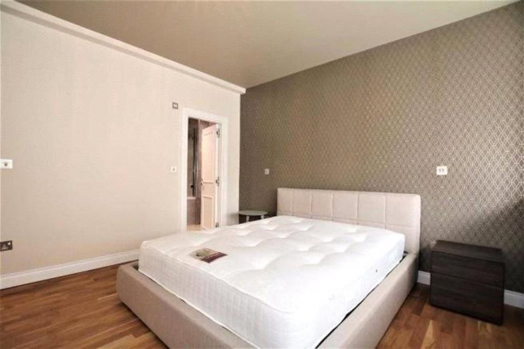 Property photo 2 of 10 Bedroom 1