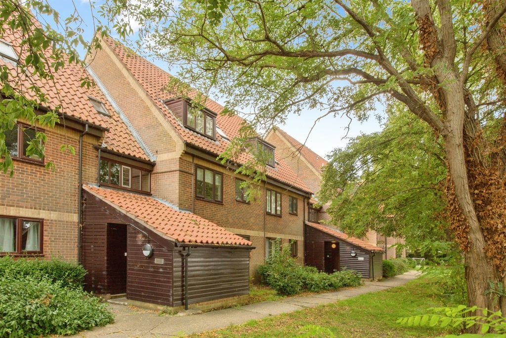 Property photo 1 of 11