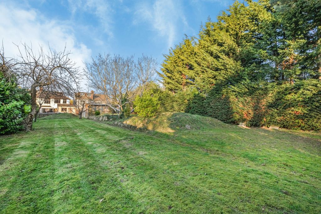 Property photo 2 of 31