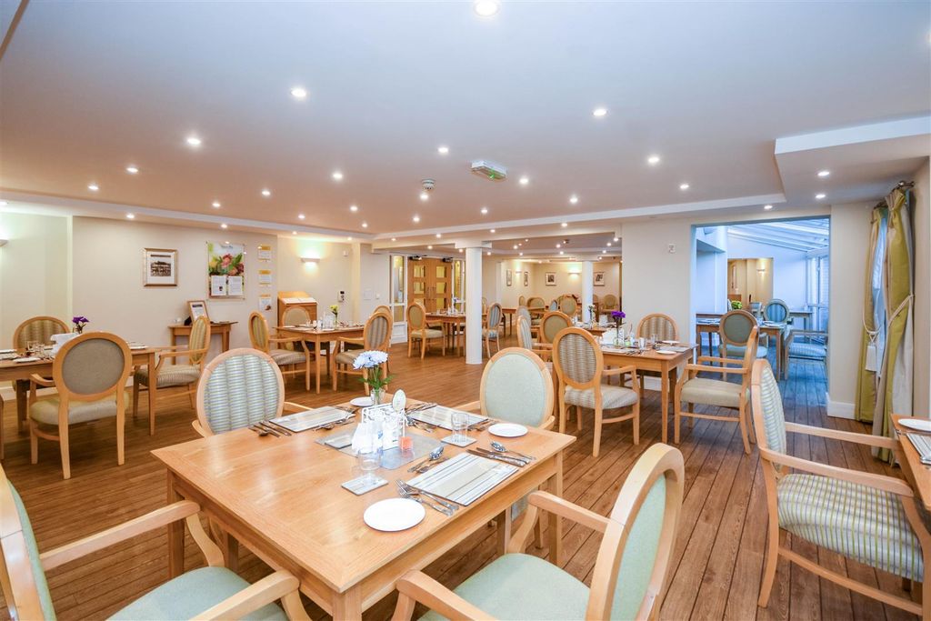 Property photo 2 of 20 Weighbridge Court Restaurant.Jpg
