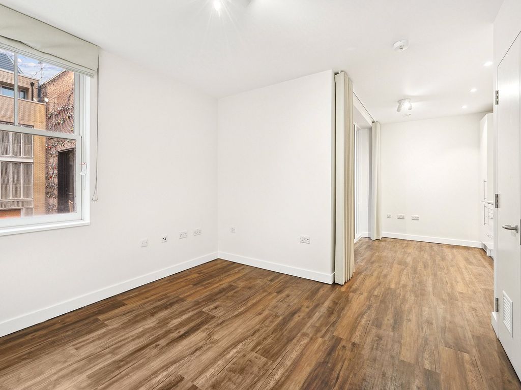 Property photo 2 of 13 203 Mercers Walk