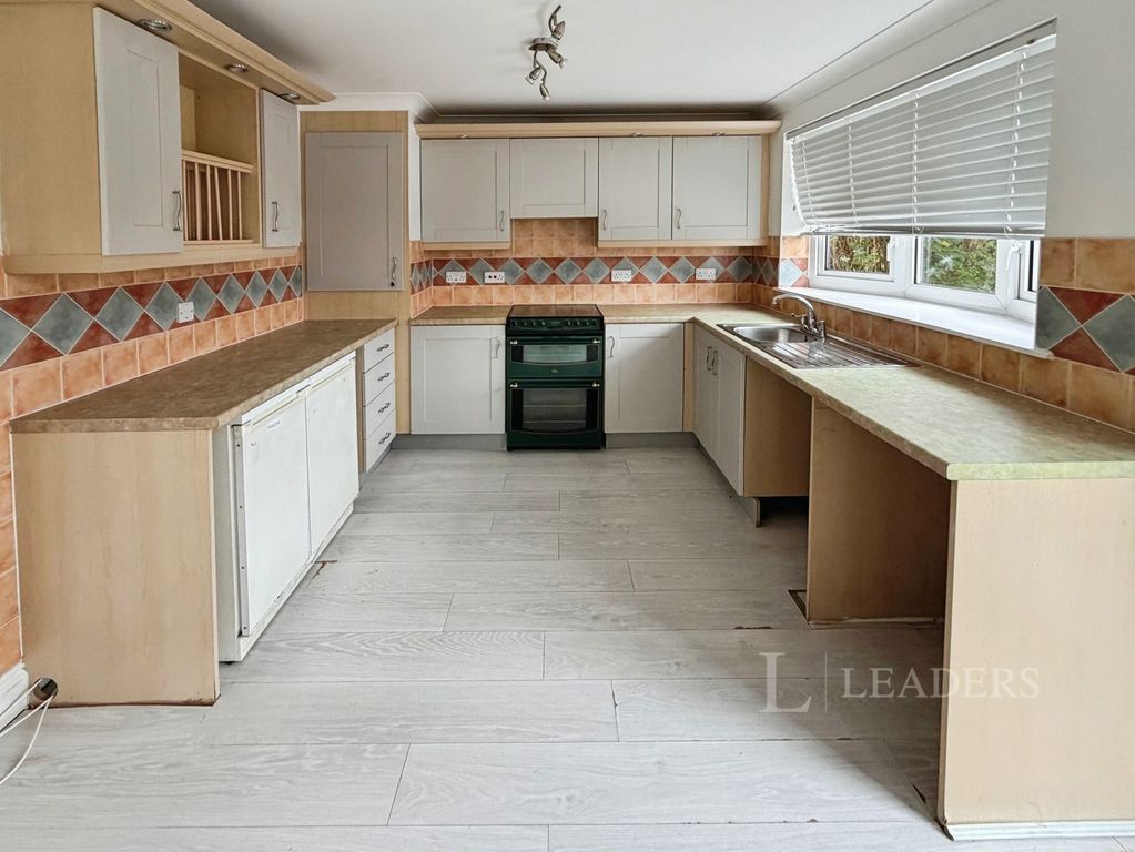 Property photo 3 of 13 Kitchen