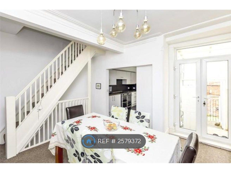 Property photo 3 of 14 Dining