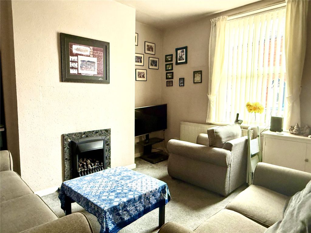 Property photo 3 of 11 Living Room