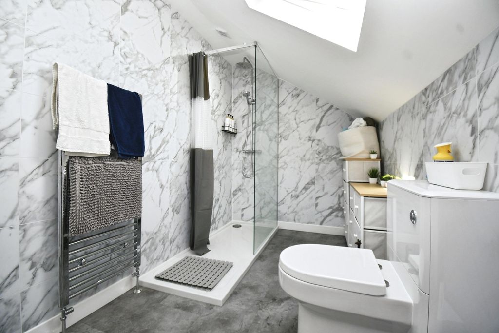 Property photo 3 of 27 Shower Room
