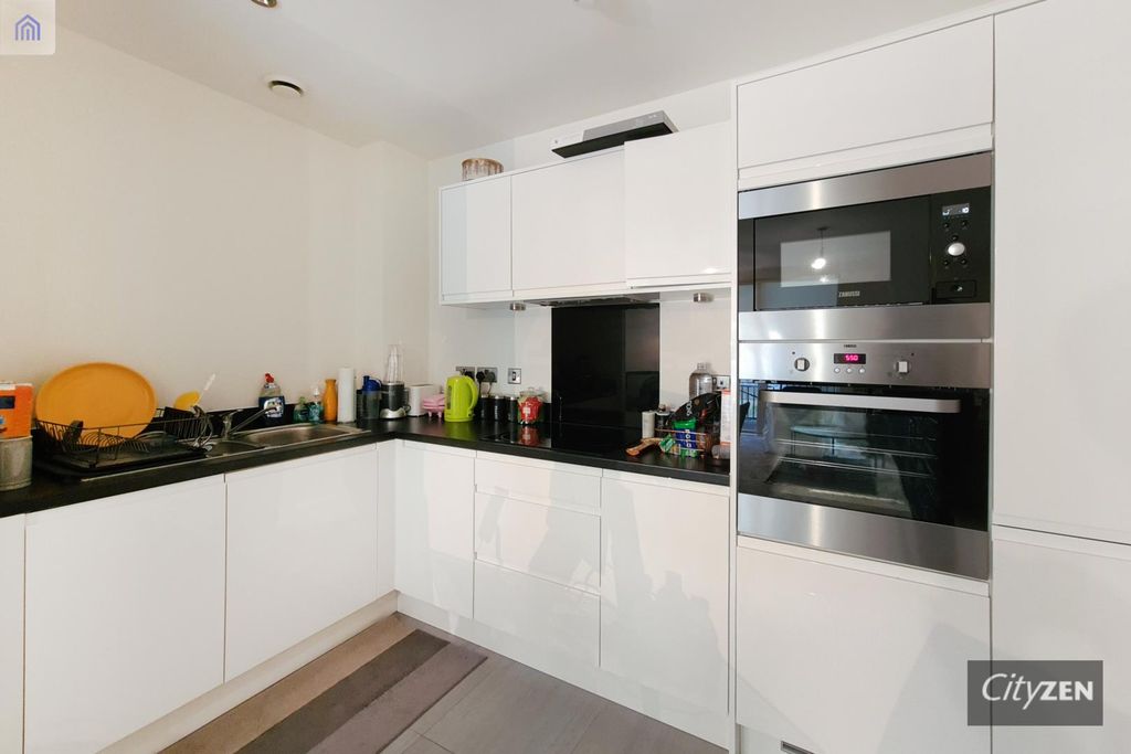 Property photo 2 of 11 Kitchen