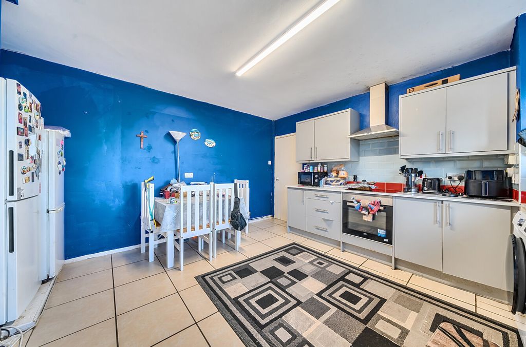 Property photo 3 of 11 1373200-8-68Ff862...