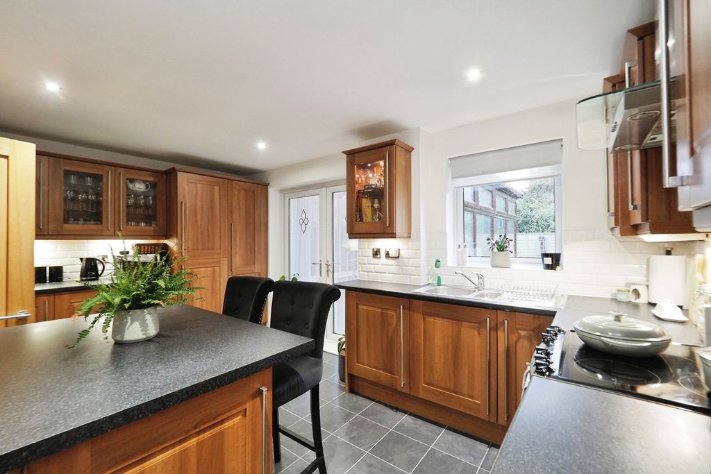 Property photo 3 of 16 Kitchen/Diner