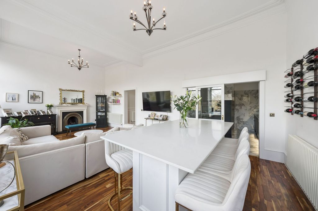 Property photo 3 of 27