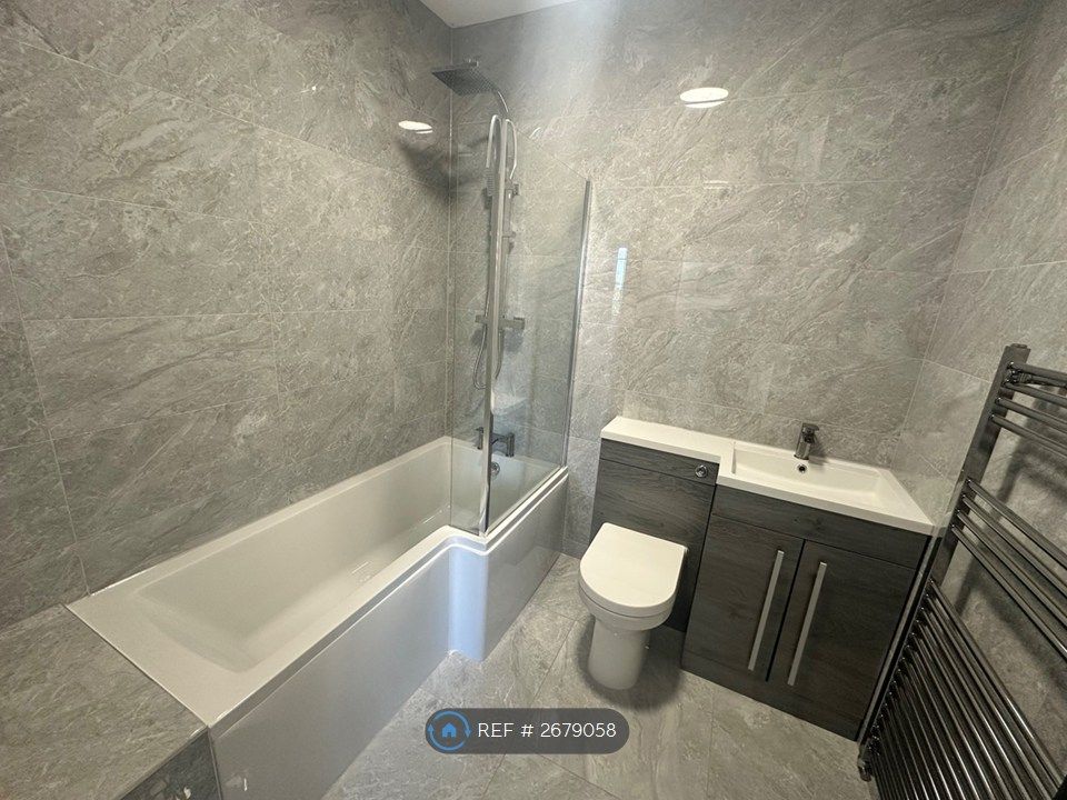 Property photo 3 of 9 Bathroom