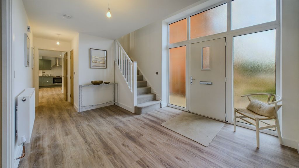 Property photo 2 of 30 3804935