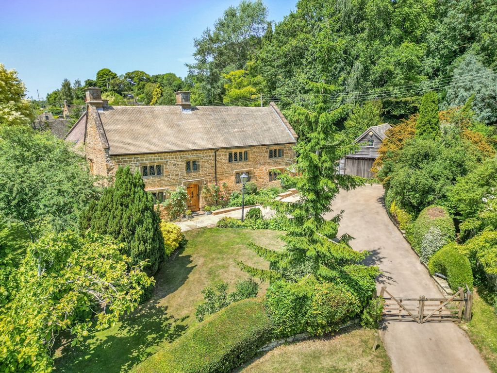 Property photo 1 of 33 Cromwells