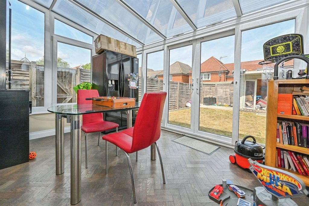Property photo 3 of 10 Conservatory