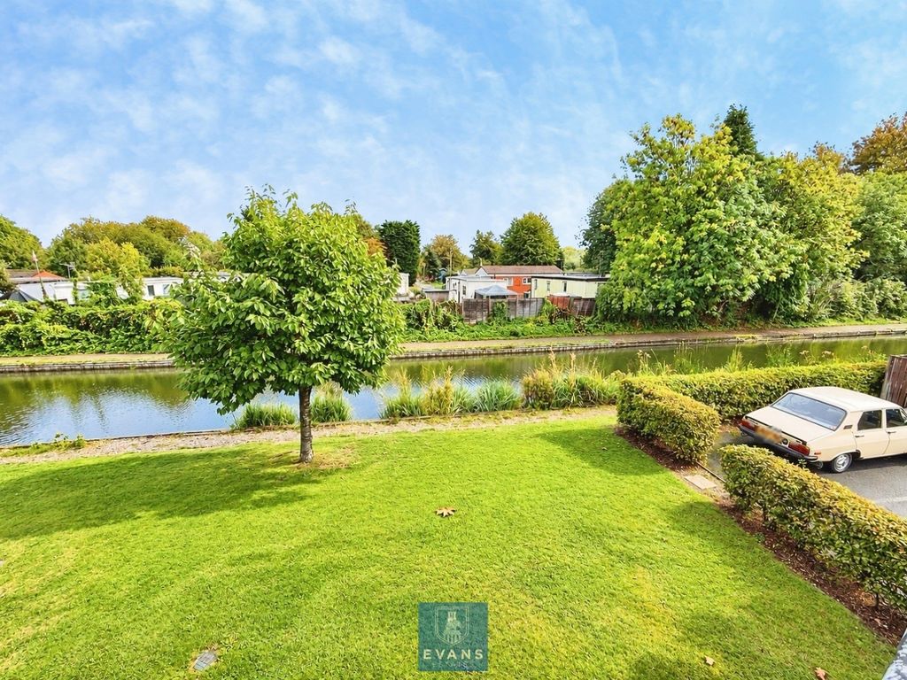 Property photo 2 of 7 Canal View