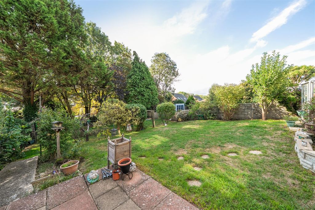 Property photo 3 of 14 Garden