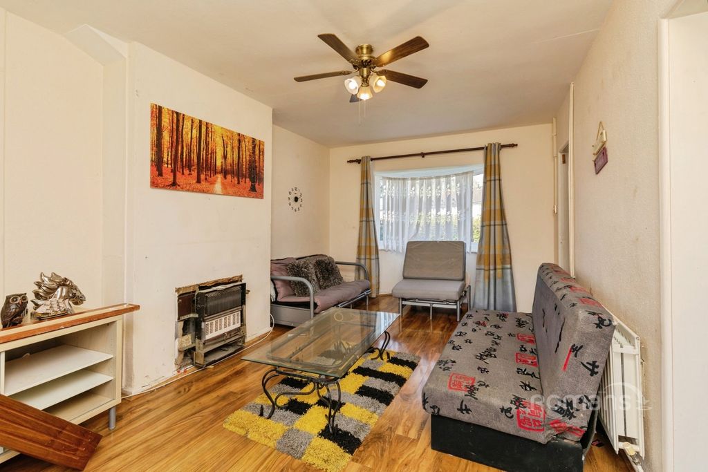 Property photo 3 of 12 Pbox-Img.Jpg