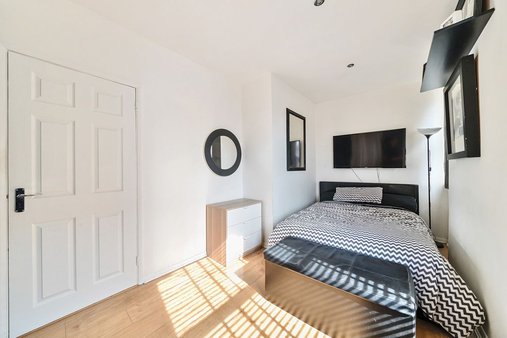 Property photo 3 of 20 1311867-14-68512d...