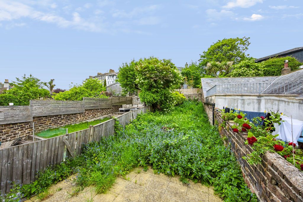 Property photo 2 of 18 Photo 16